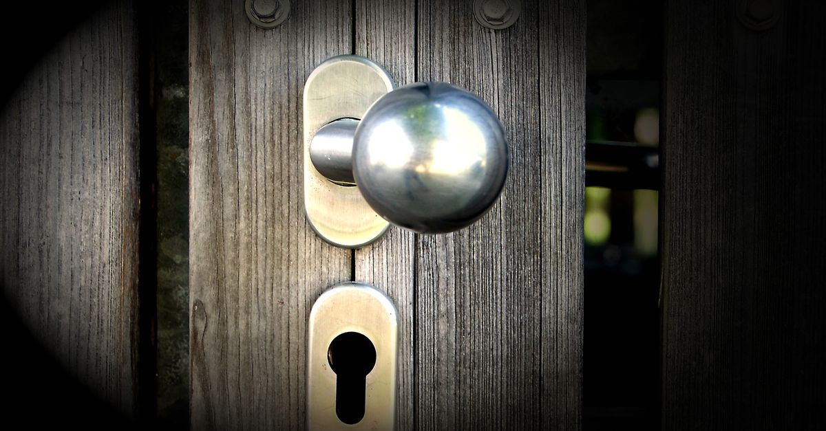 Broken Key Stuck in the Lock: What Works and What Makes It Worse — Bedford Ave Locksmith
